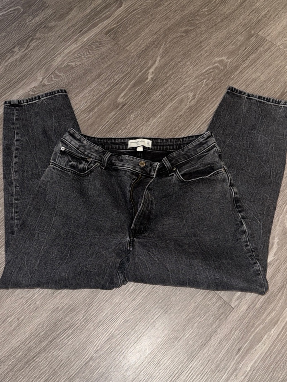 Abercrombie & Fitch The Mom High rise Straight-Leg Jeans. Size 30/10